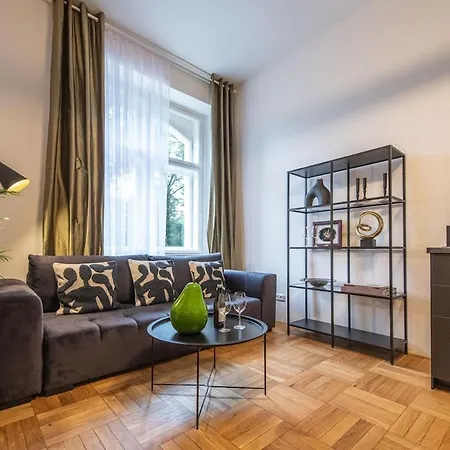 Stylish Renovated Apartamento