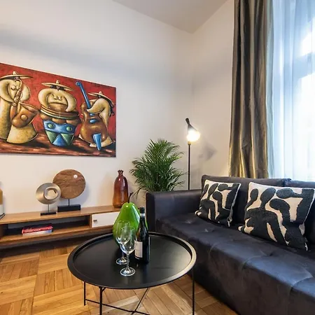 Stylish Renovated Apartamento *