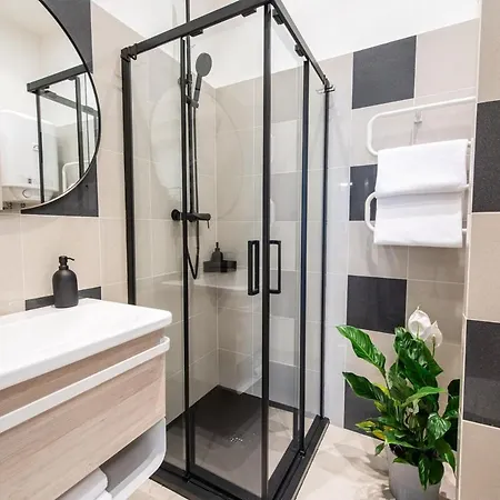 Stylish Renovated Apartamento