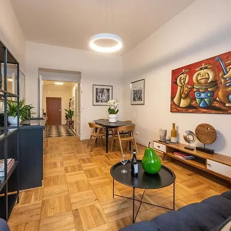 Stylish Renovated Florença
