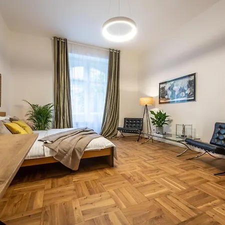 Stylish Renovated Apartamento Florença